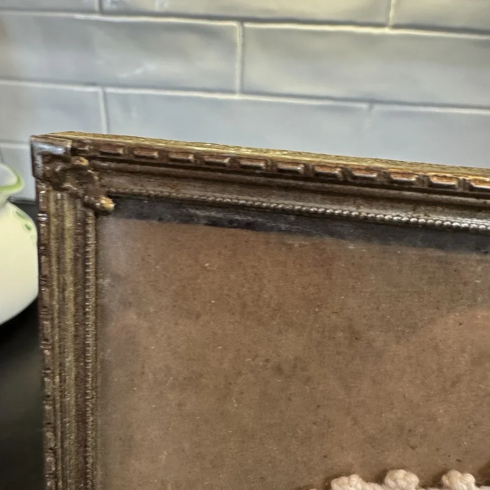 Vintage framed doily‎